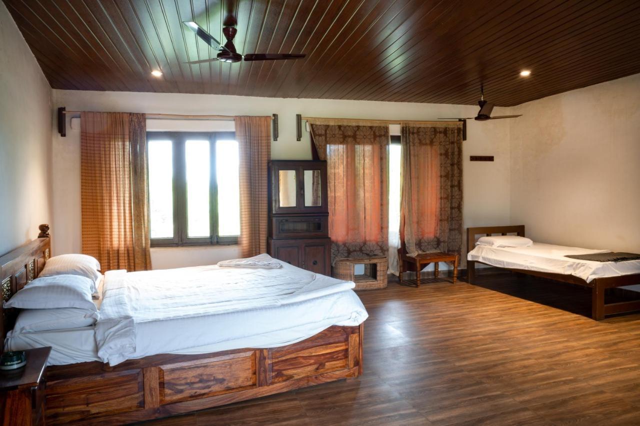 Hampi'S Whiskers Resort Exterior photo